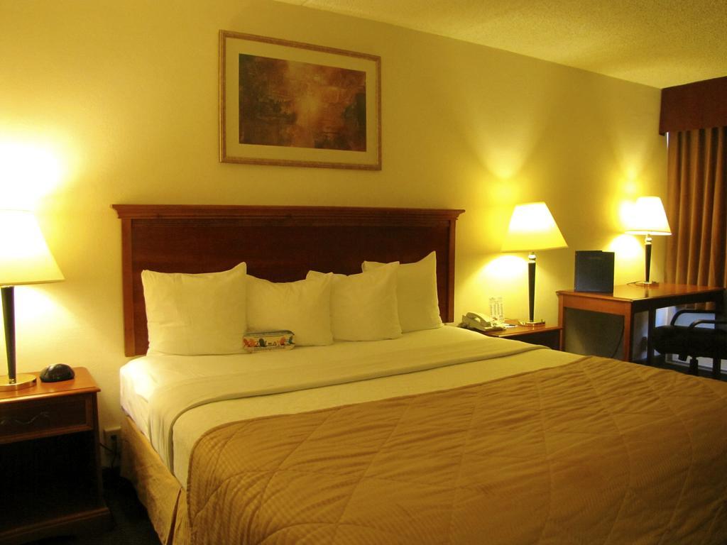 Baymont Inn & Suites Clearwater Rom bilde