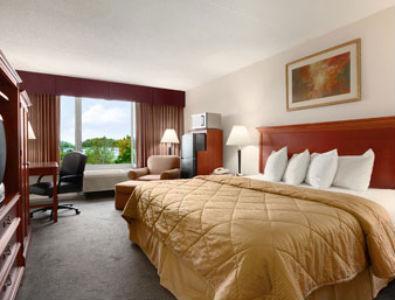 Baymont Inn & Suites Clearwater Rom bilde
